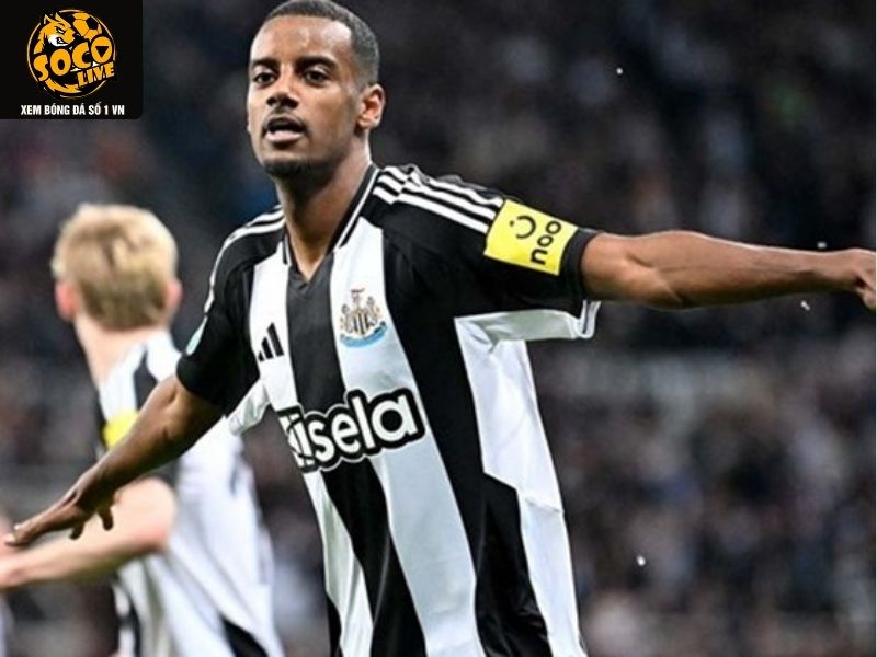 Cầu thủ Alexander Isak tạo cơ hội ghi bàn cho đồng đội