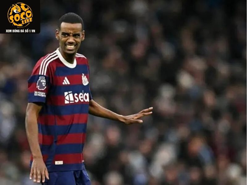 Cầu thủ Alexander Isak ăn mừng bàn thắng quan trọng