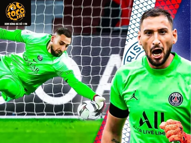 Khoảnh khắc Donnarumma giơ tay ăn mừng sau pha cản phá phạt đền