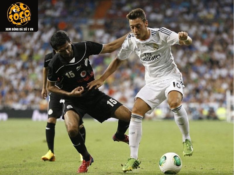 Ozil rời Arsenal với đôi mắt rưng rưng, nhưng trong lòng người hâm mộ